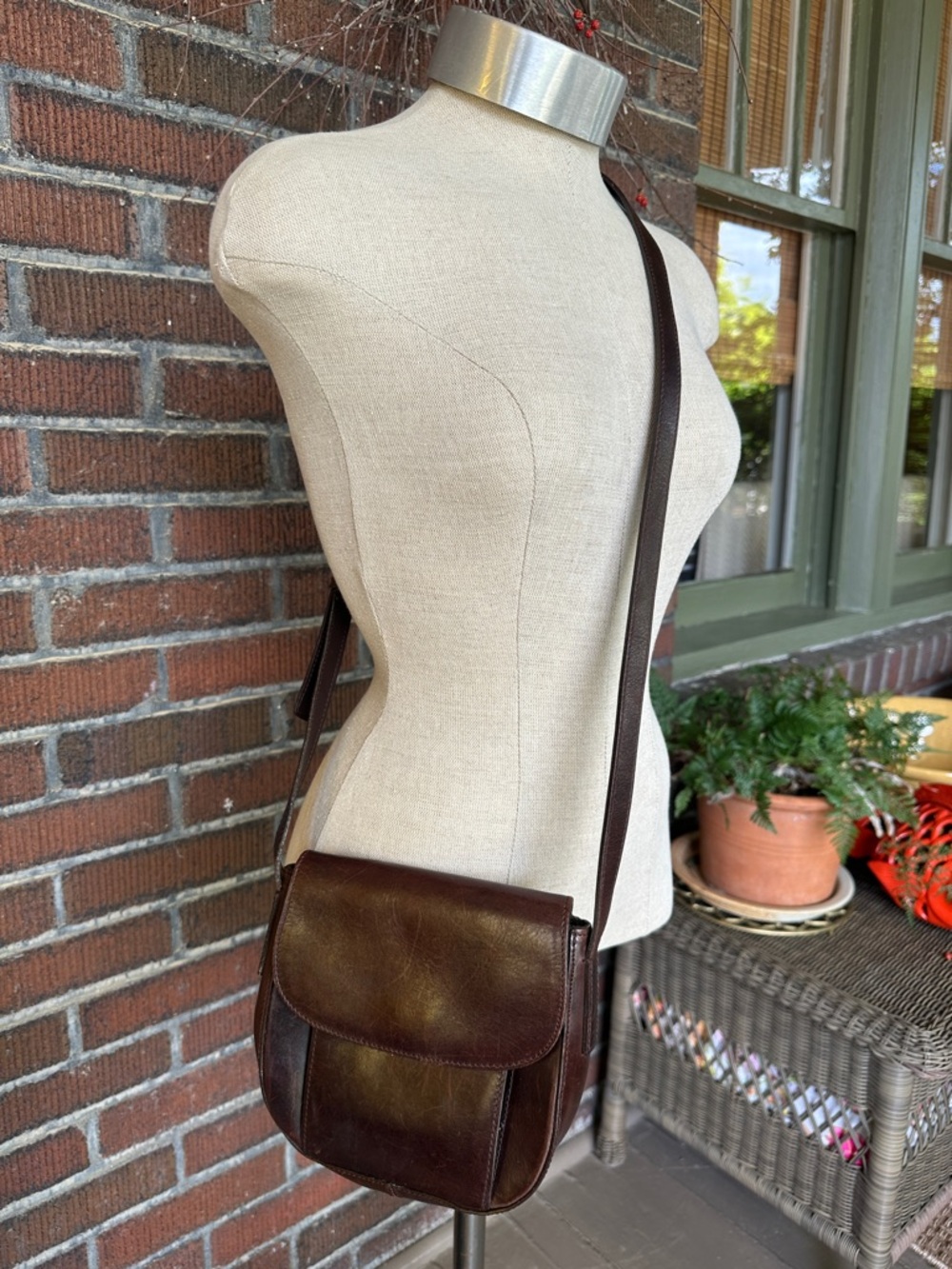 Gap Y2K brown leather saddlebag crossbody bag/purse
